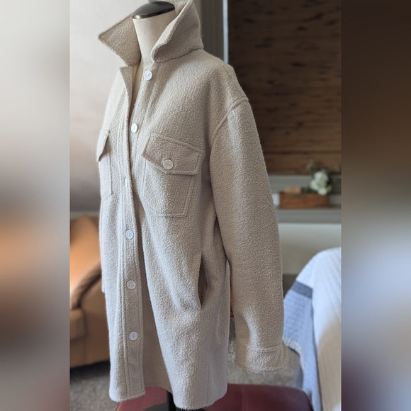 Jackson Rowe x Jillian Harris Shacket - Picture 7 of 10